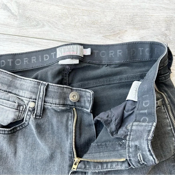 Torrid Bomshell Sky High Rise Skinny Zipper Jeans - Picture 6 of 16